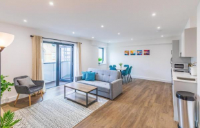Central 2 Bed 2 Bath Penthouse near Beach, Hospital - Long Stay Rates Available